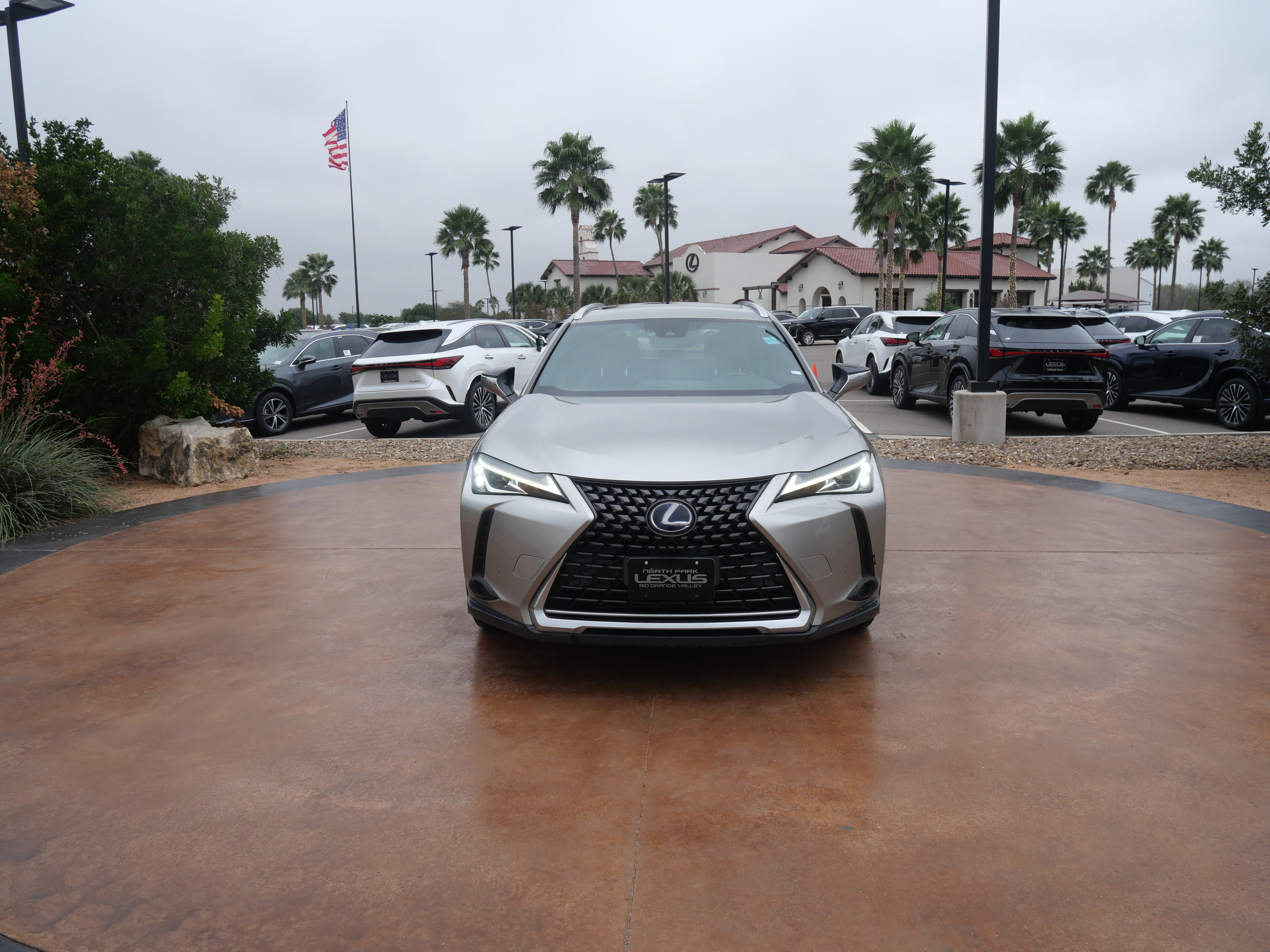 Used 2021 Lexus UX 250h w/ Premium Package image 7