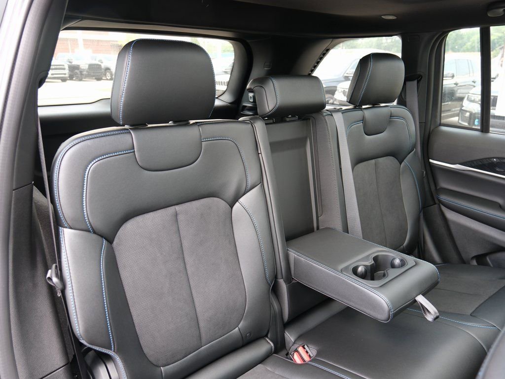 Used 2024 Jeep Grand Cherokee Trailhawk image 37