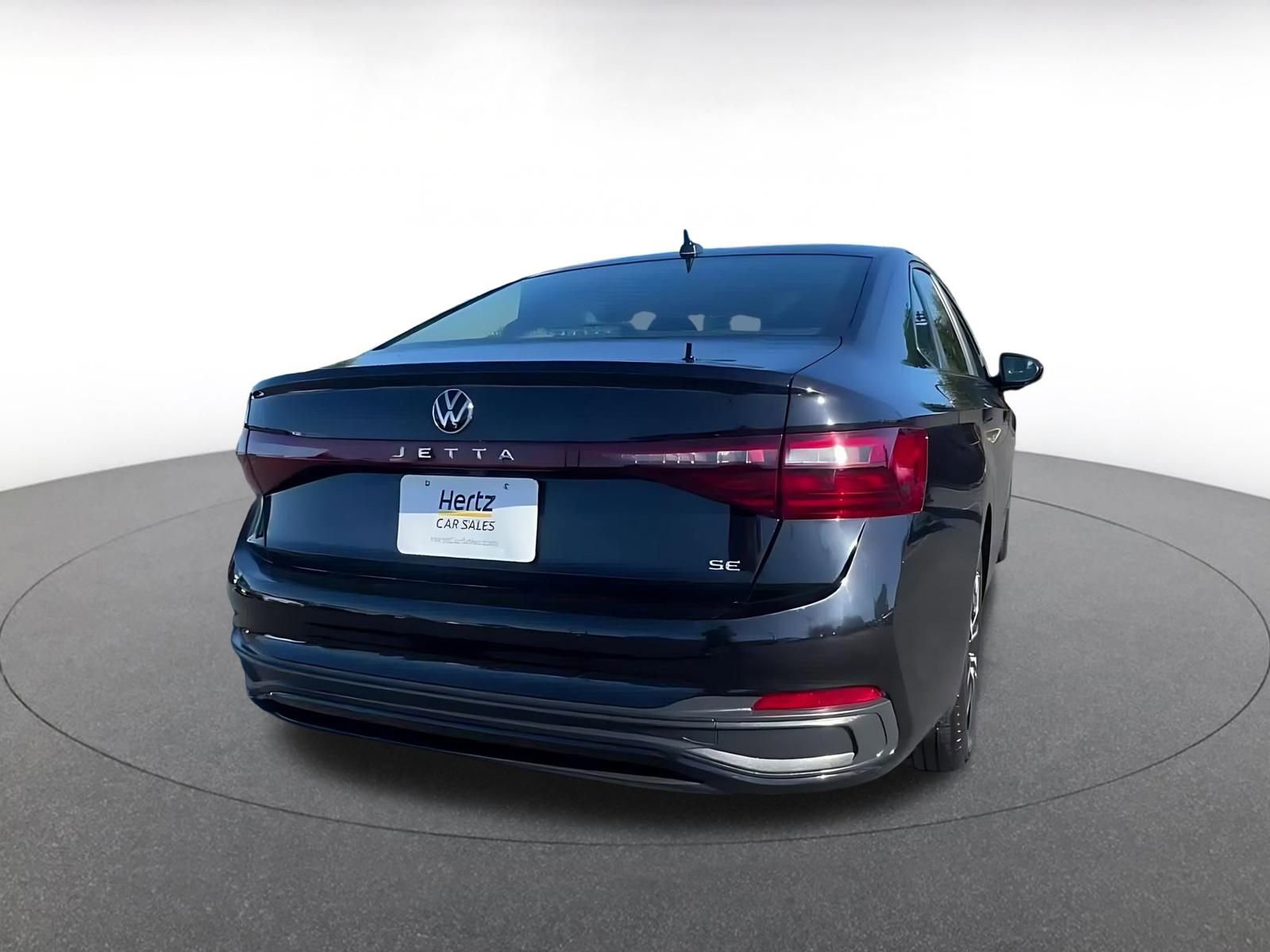 Used 2025 Volkswagen Jetta SE image 12