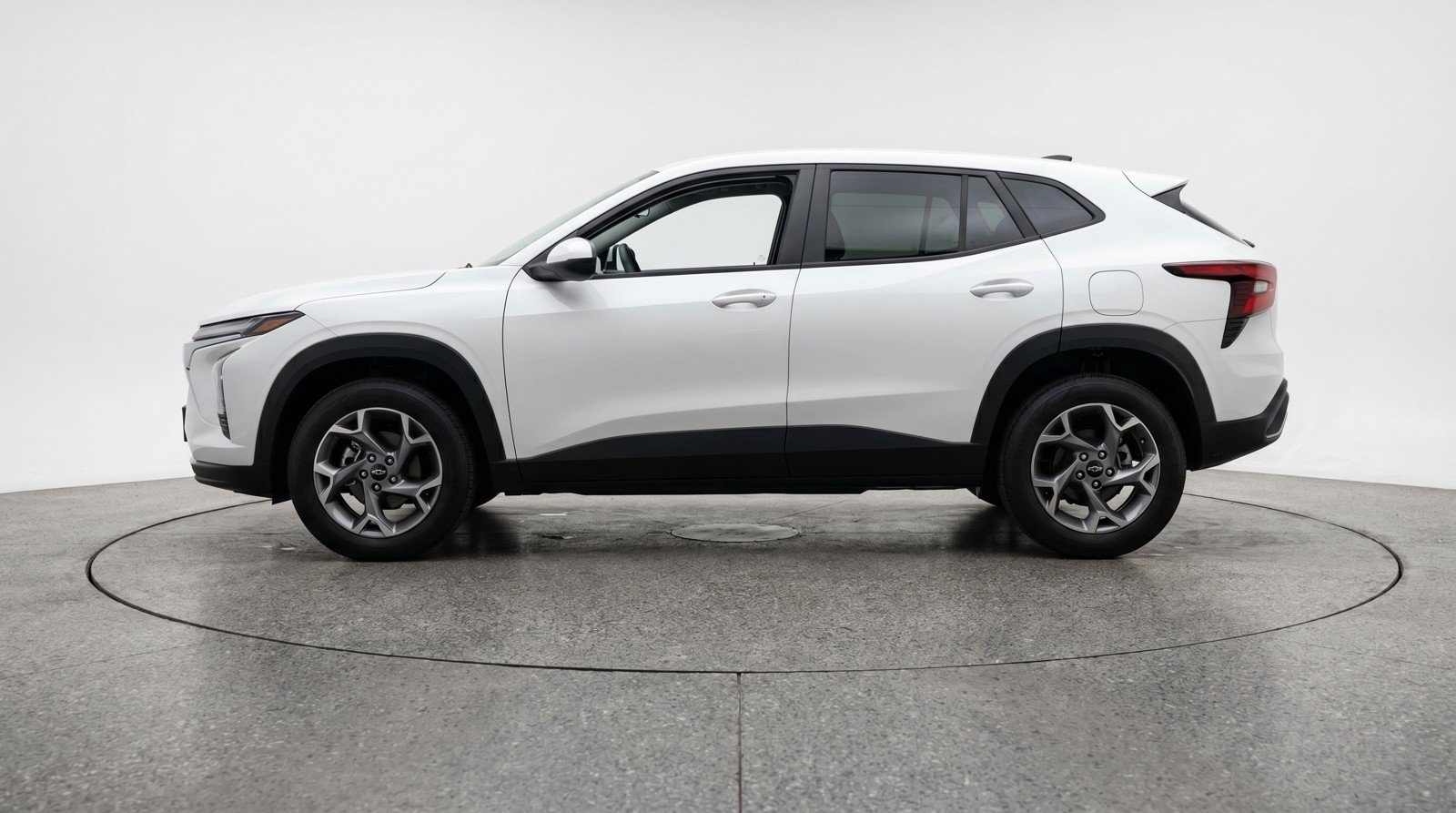 Used 2025 Chevrolet Trax LT FWD image 5
