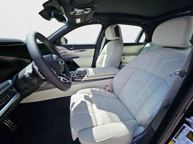 Used 2025 BMW i7 eDrive50 w/ M Sport Package image 19
