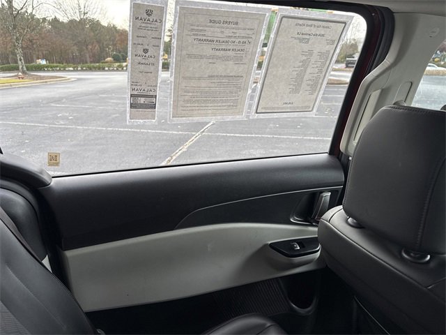 Used 2024 Kia Carnival LX image 25