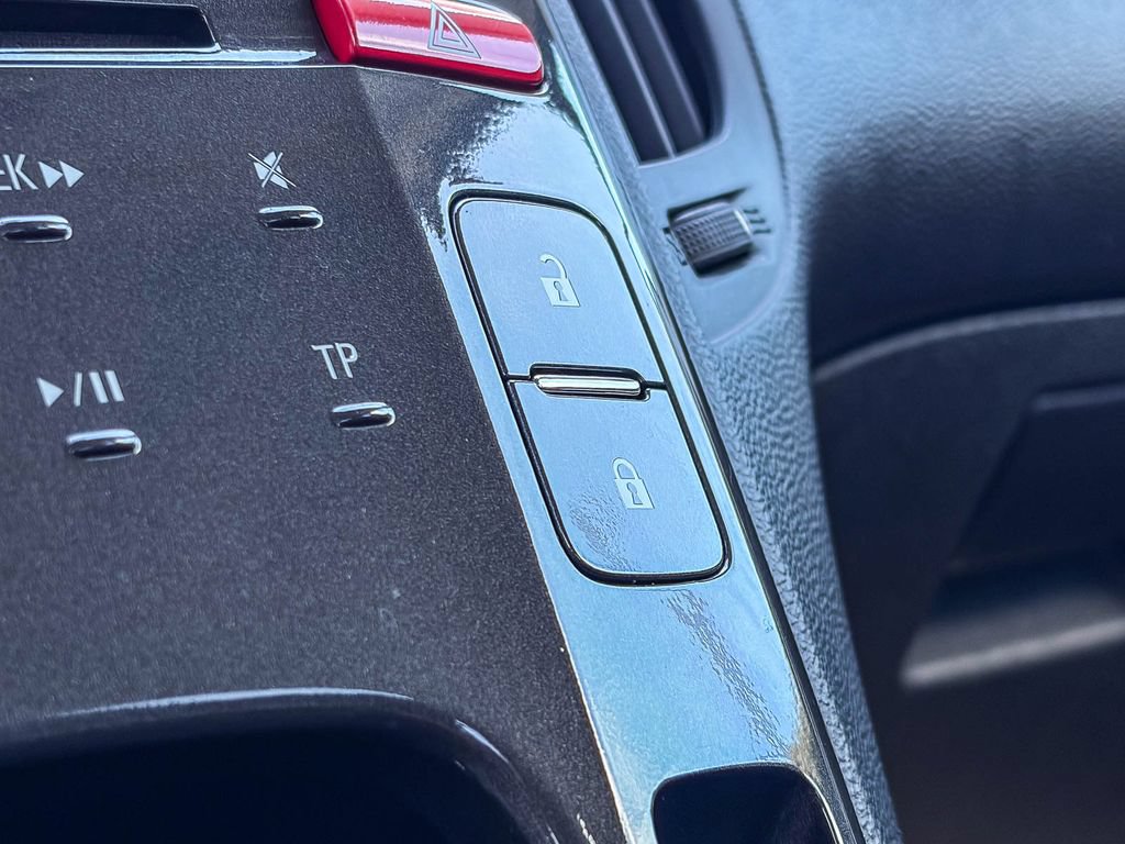 Used 2014 Chevrolet Volt FWD image 29