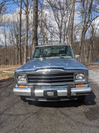 Used 1991 Jeep Grand Wagoneer image 2