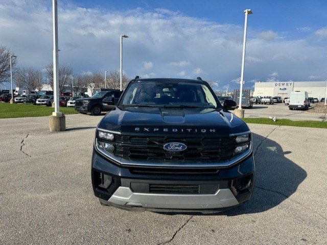 Used 2025 Ford Expedition Platinum w/ Driver's Package image 2