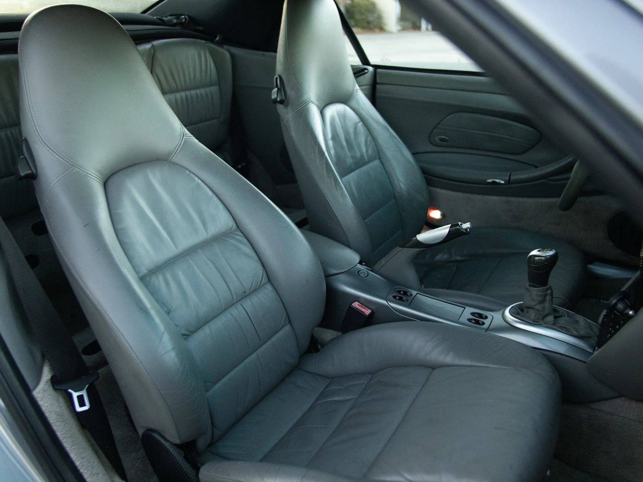 Used 2001 Porsche 911 Carrera 4 image 32