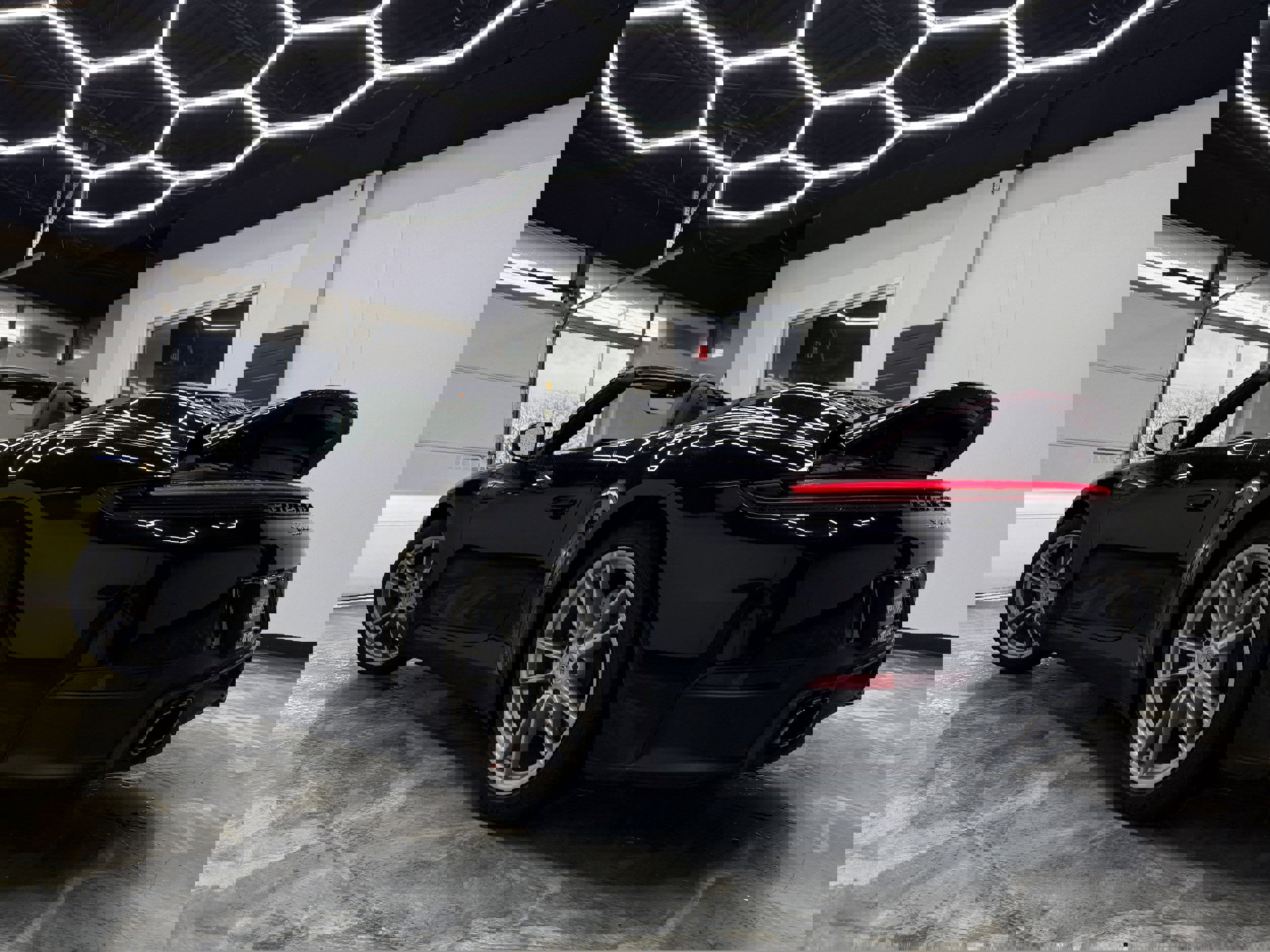 Used 2025 Porsche 911 Carrera RWD image 3