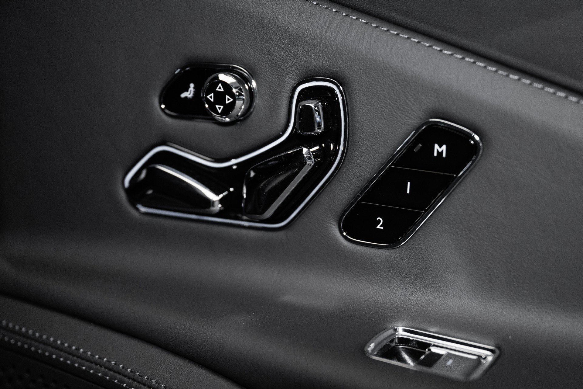 Used 2024 Bentley Flying Spur W12 image 28