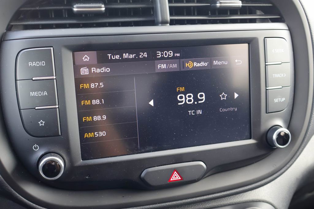 Used 2025 Kia Soul LX w/ LX Technology Package image 3