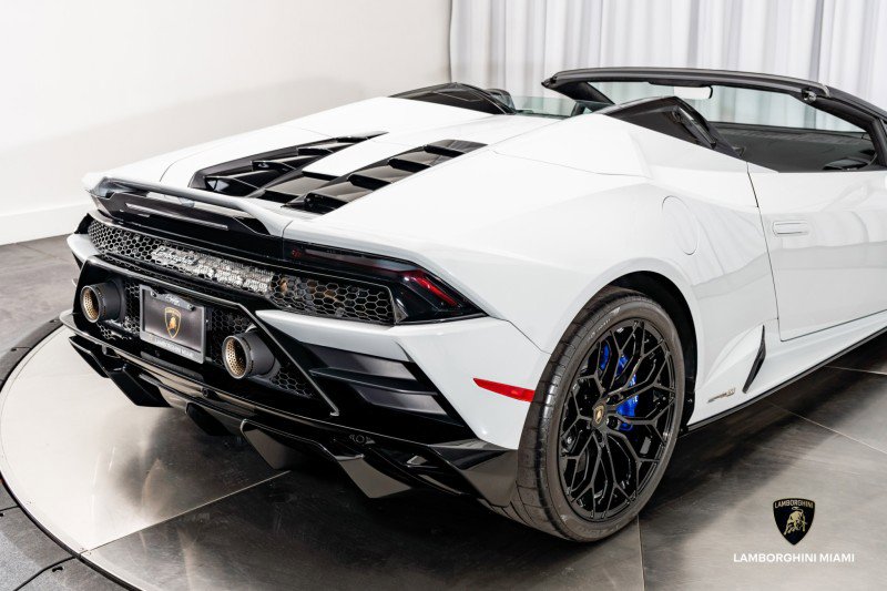 Used 2022 Lamborghini Huracan EVO image 25