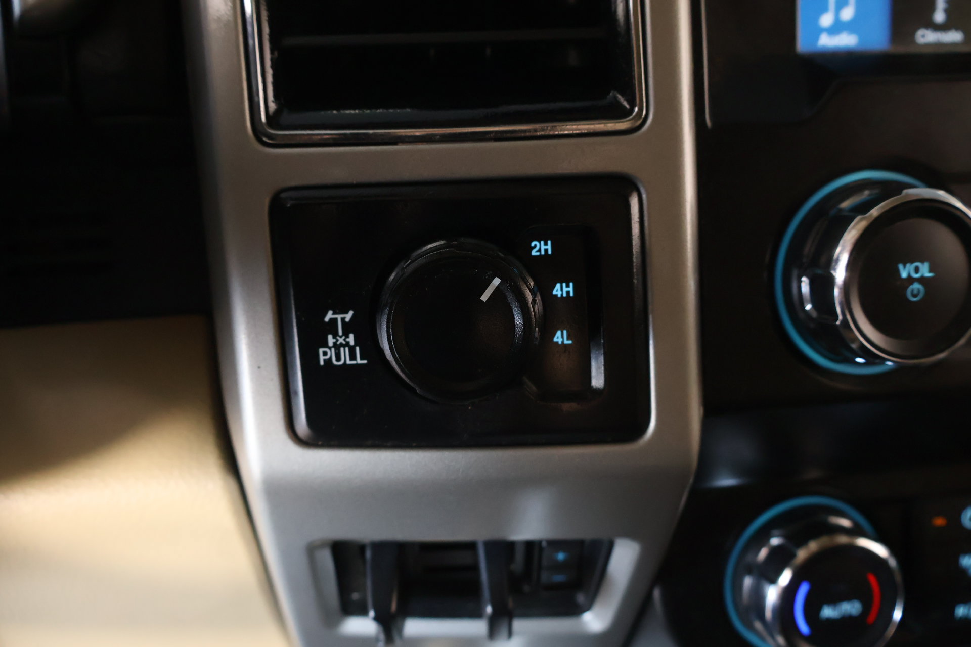 Used 2019 Ford F250 Lariat w/ Chrome Package AWD/4WD image 9