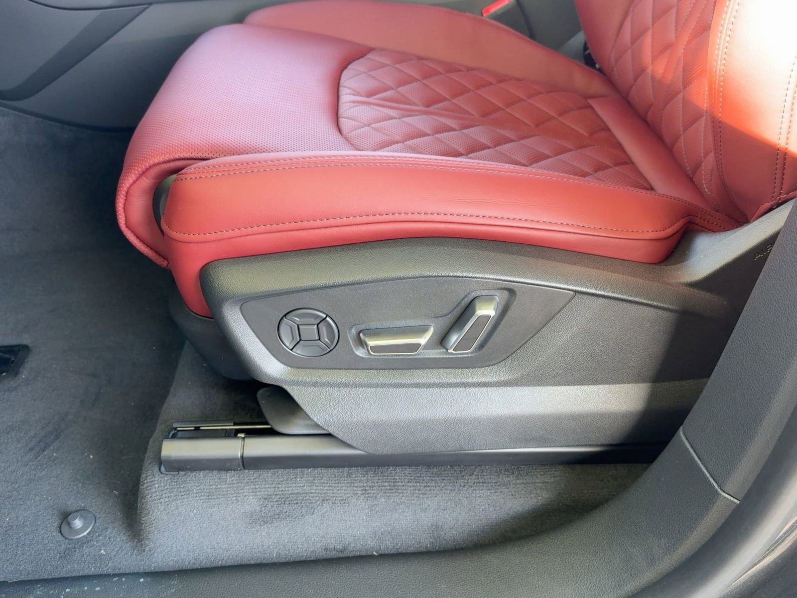 New 2026 Audi SQ8 Premium Plus image 14