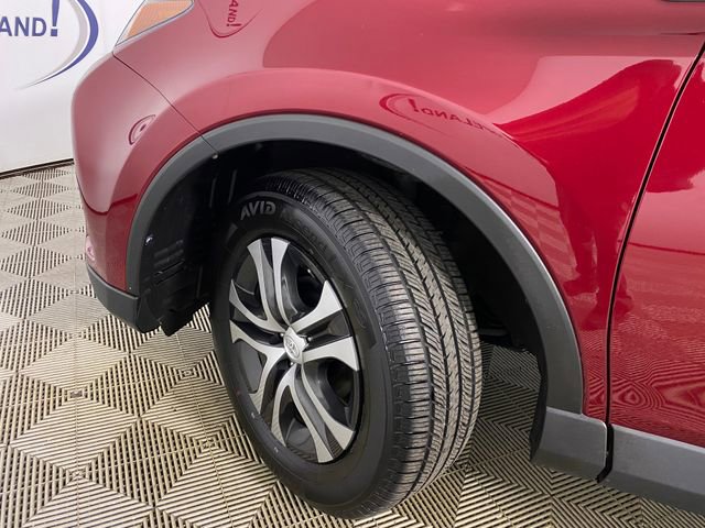 Certified 2018 Toyota RAV4 LE w/ Carpet Mat Package AWD/4WD image 23