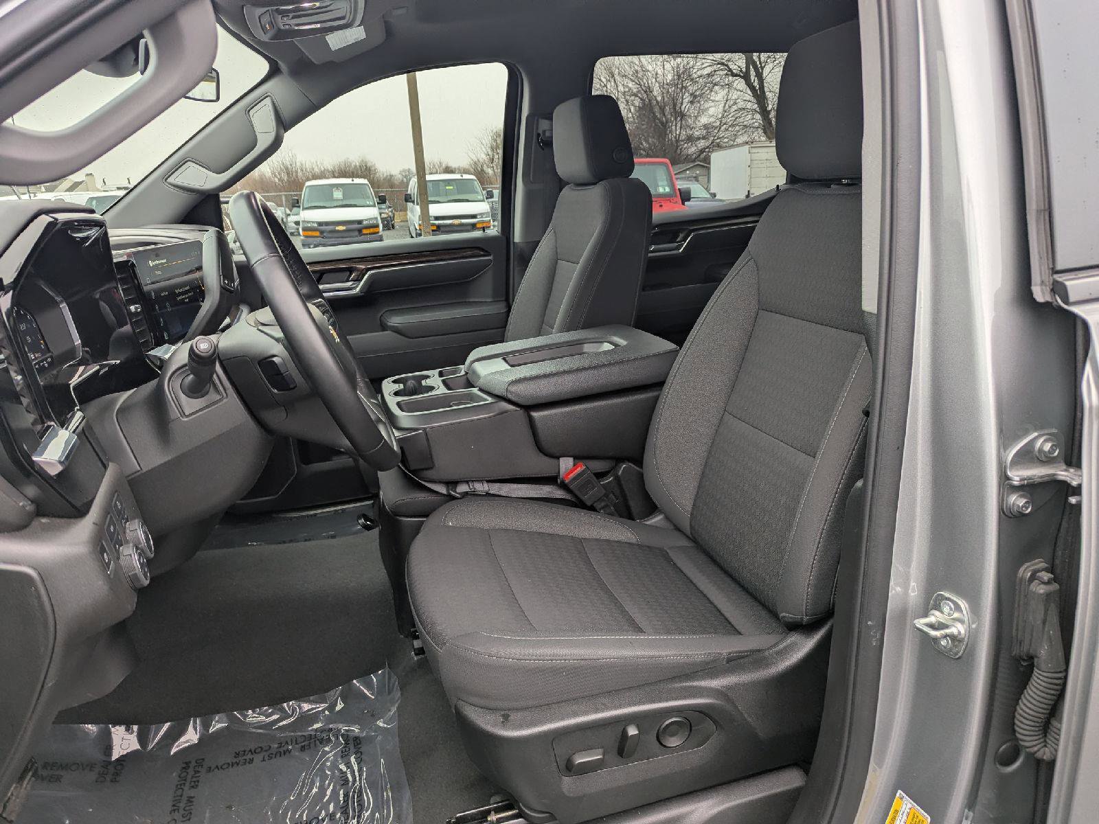 Used 2025 Chevrolet Silverado 1500 LT image 25