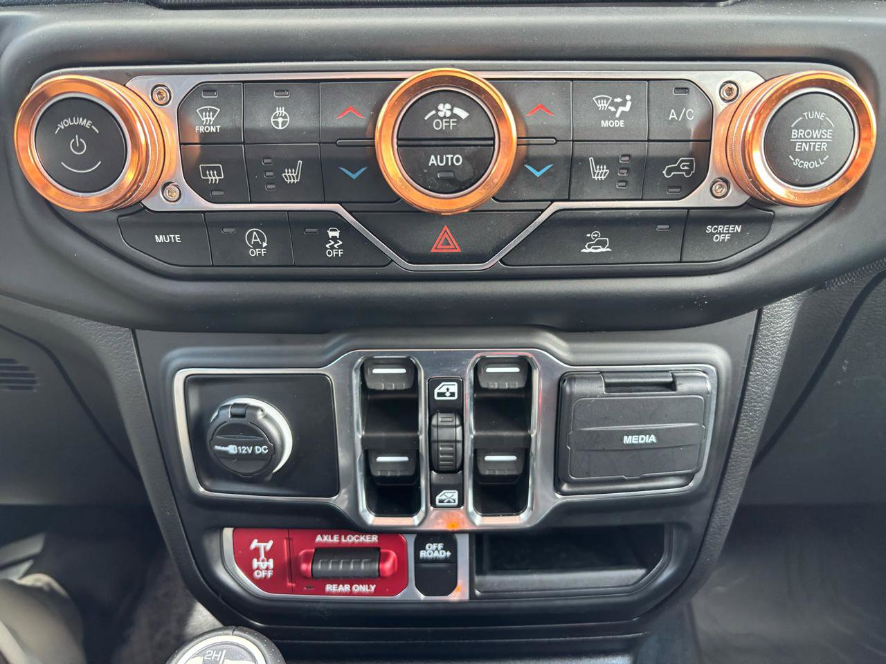 Used 2023 Jeep Gladiator Mojave w/ Cold Weather Group AWD/4WD image 24