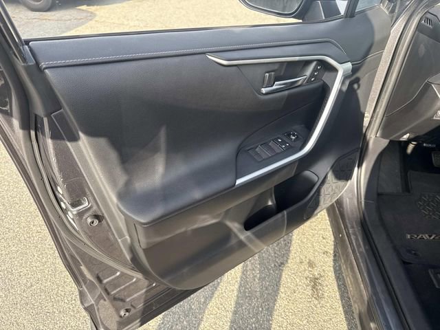Used 2019 Toyota RAV4 Limited image 19