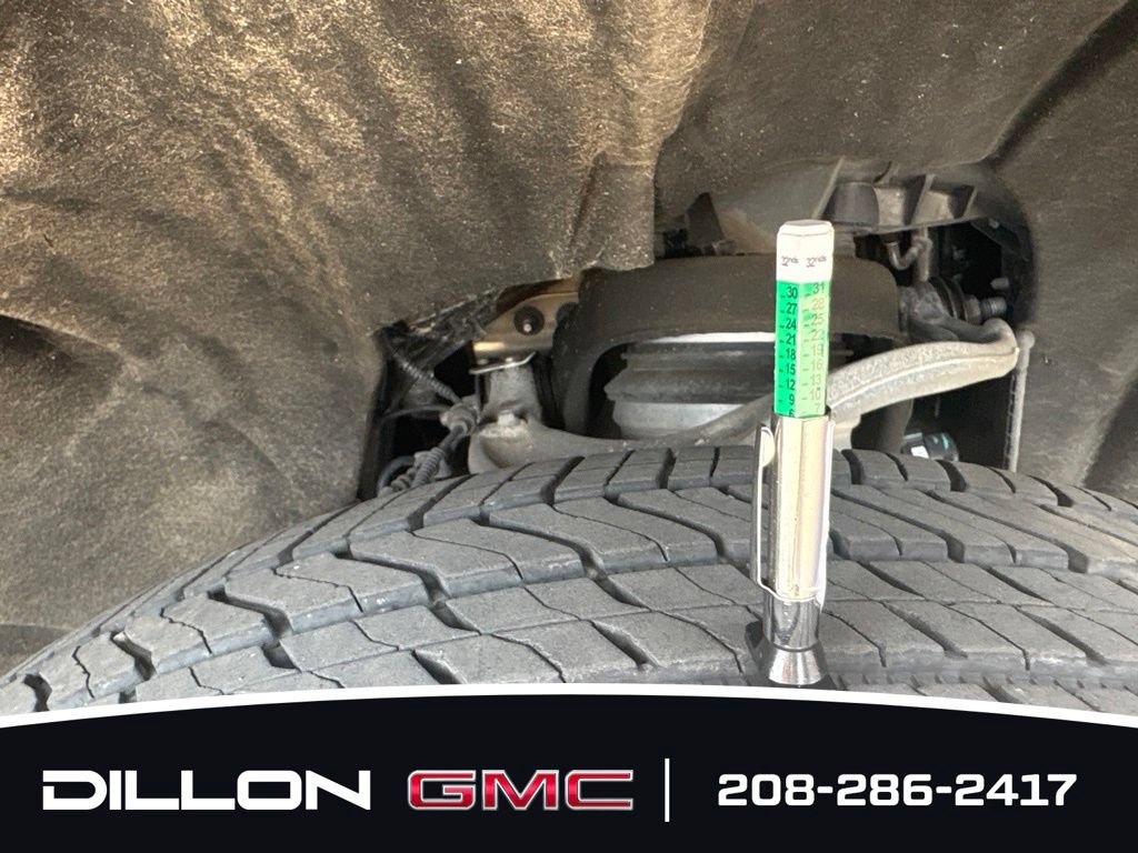 Used 2024 GMC Yukon Denali w/ Advanced Technology Package AWD/4WD image 23