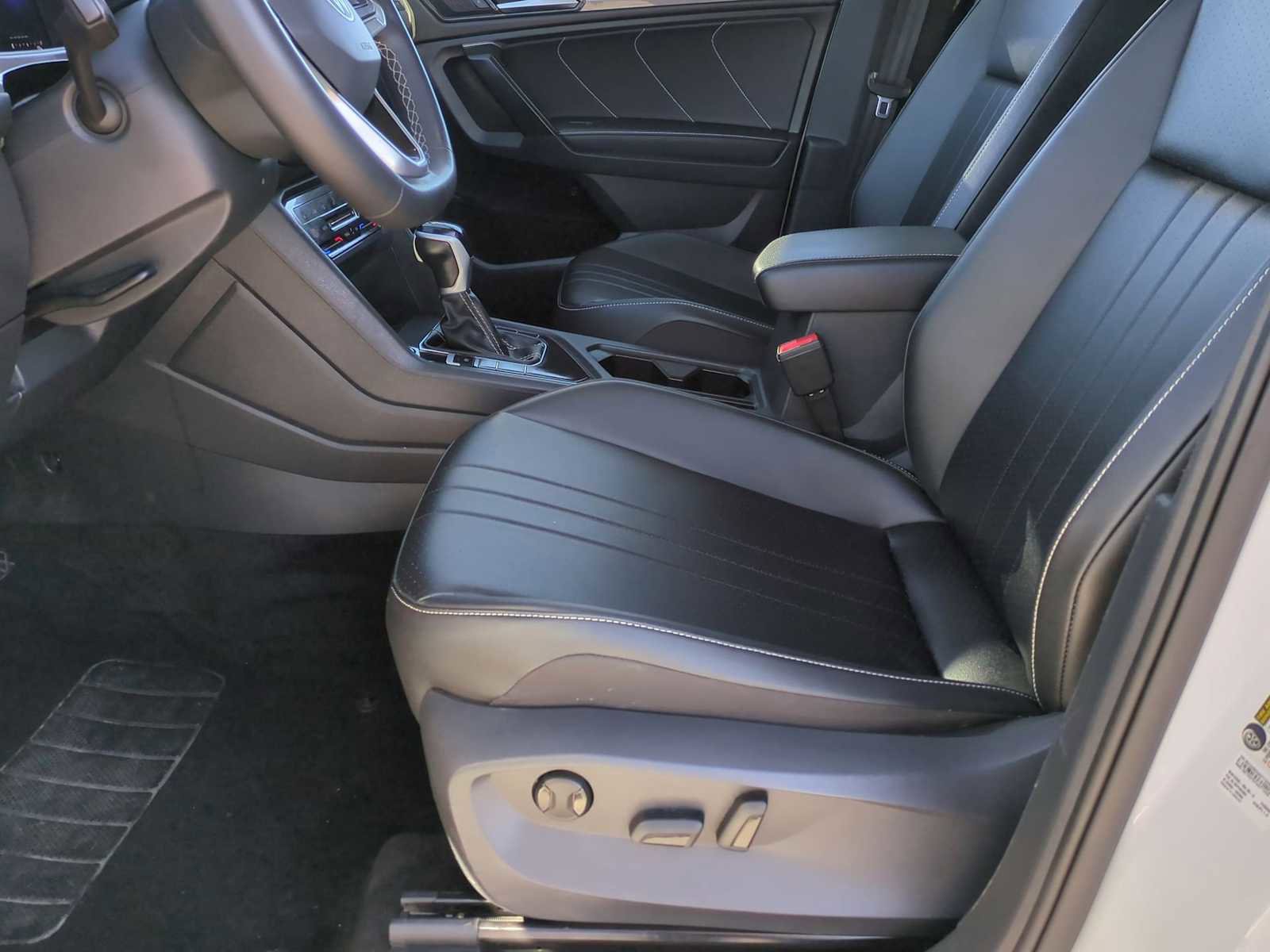 Used 2024 Volkswagen Tiguan SE image 18