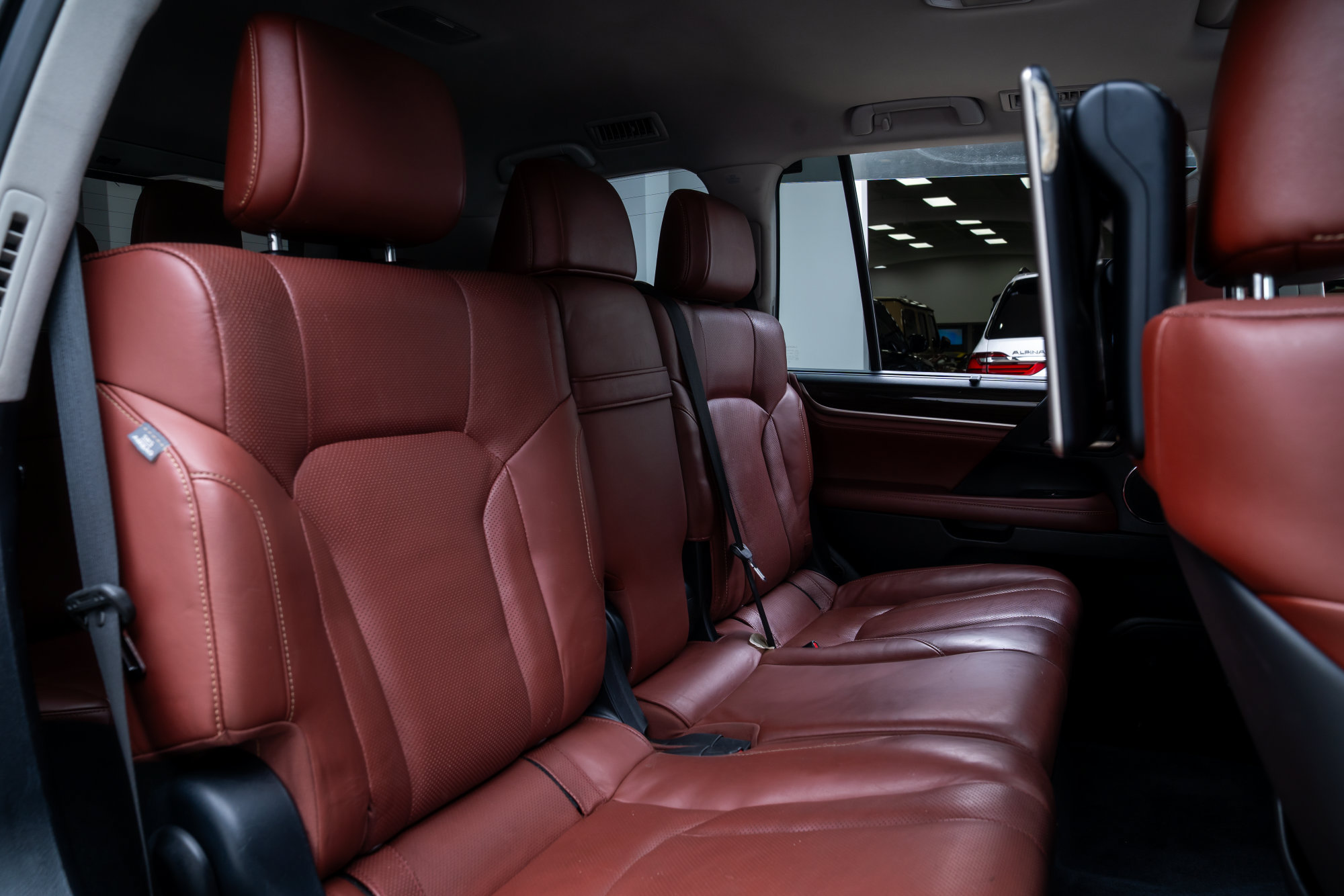 Used 2016 Lexus LX 570 4WD w/ Luxury Package image 27