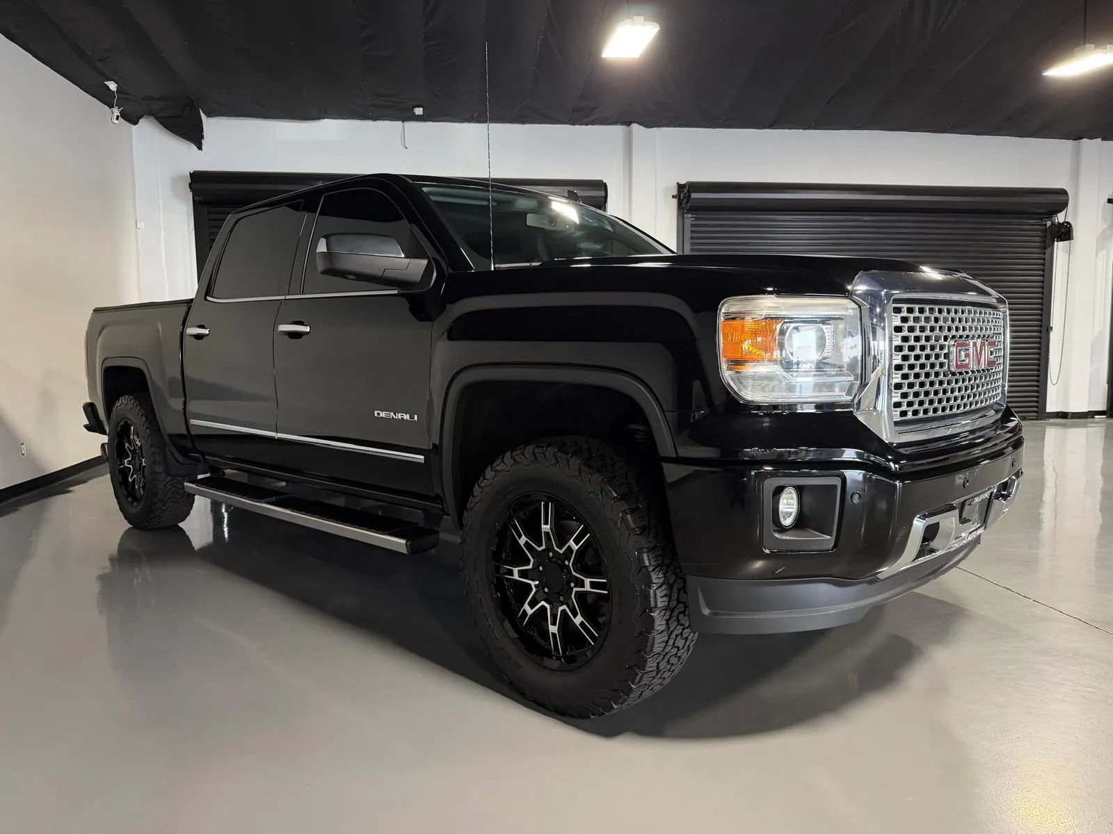 Used 2014 GMC Sierra 1500 Denali w/ Suspension Package, Off-Road AWD/4WD image 3