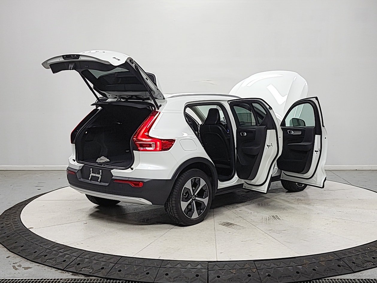 Used 2024 Volvo XC40 B5 Plus AWD/4WD image 16