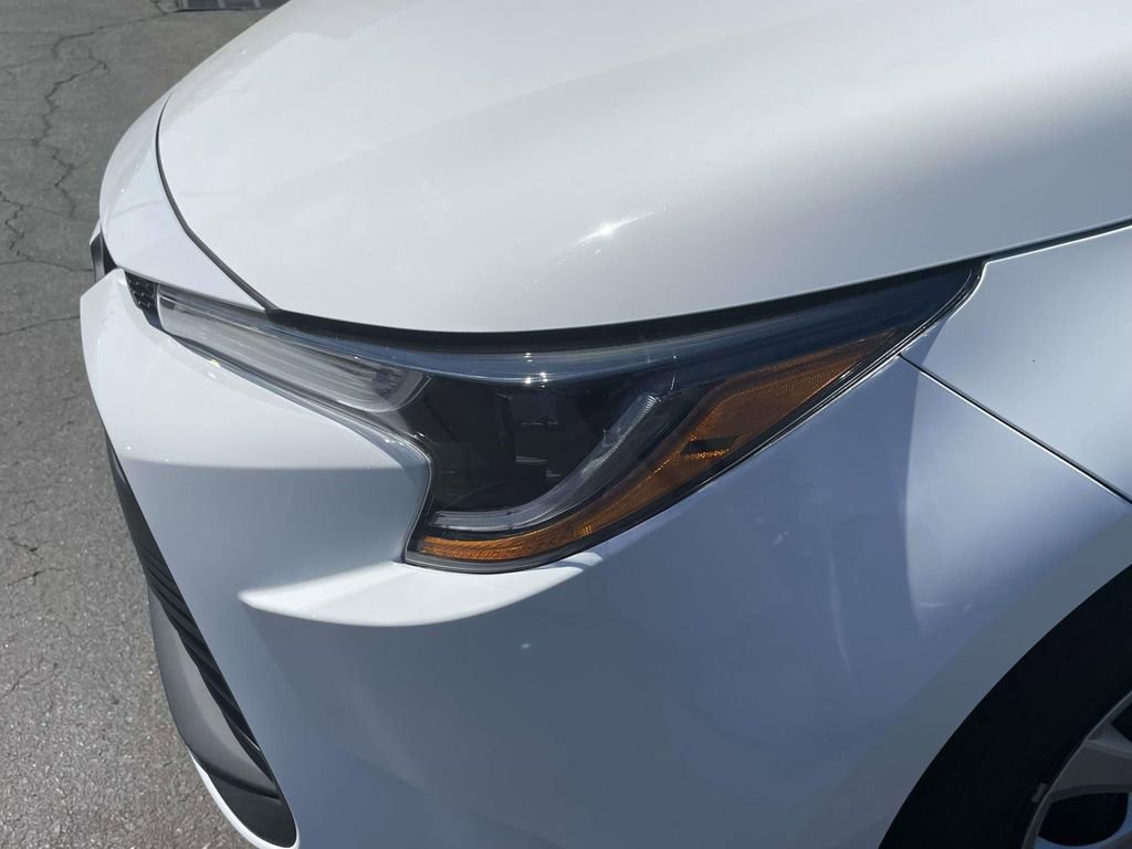 Used 2025 Toyota Corolla LE image 5