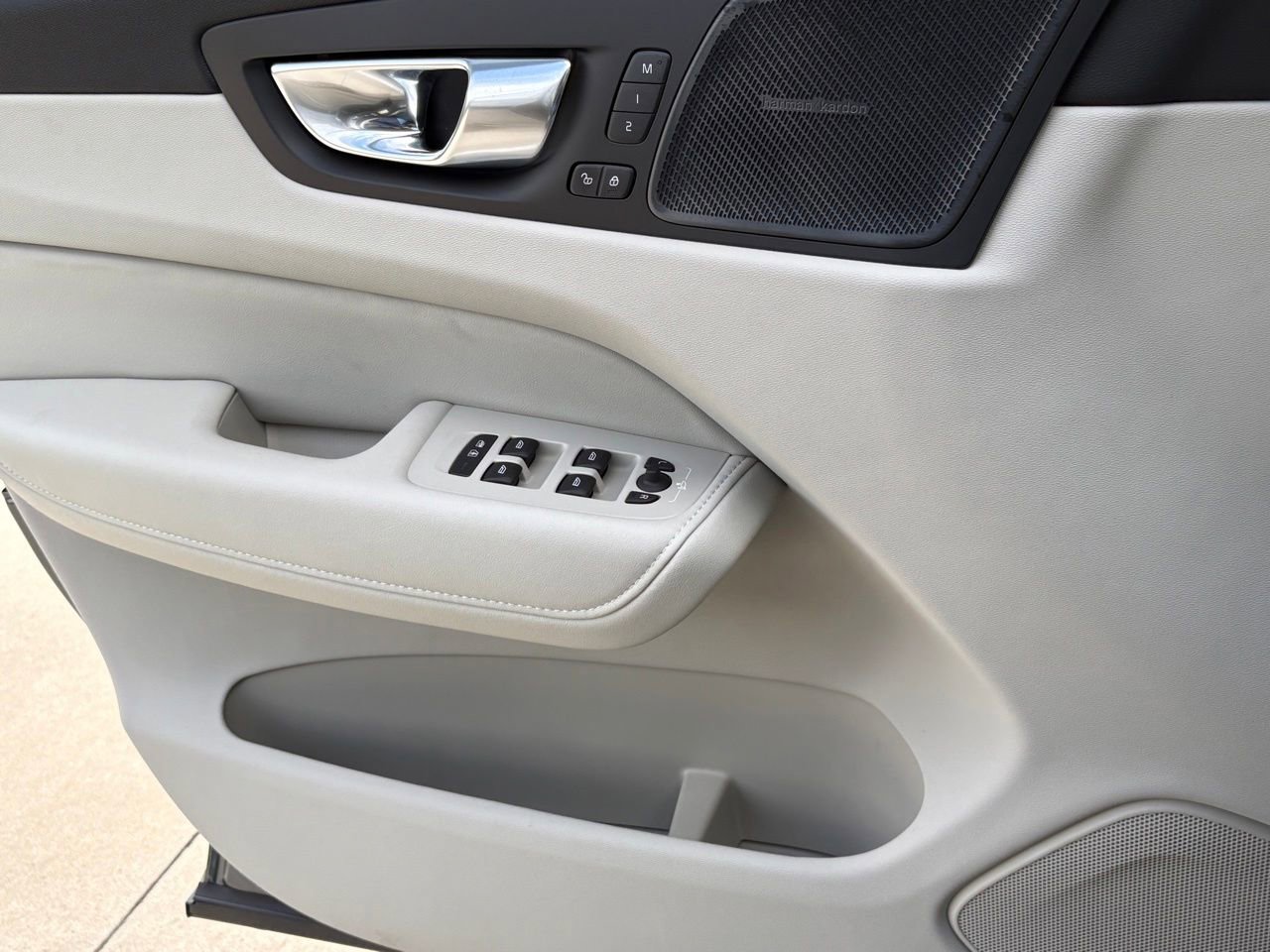 New 2026 Volvo XC60 B5 Ultra AWD/4WD image 16