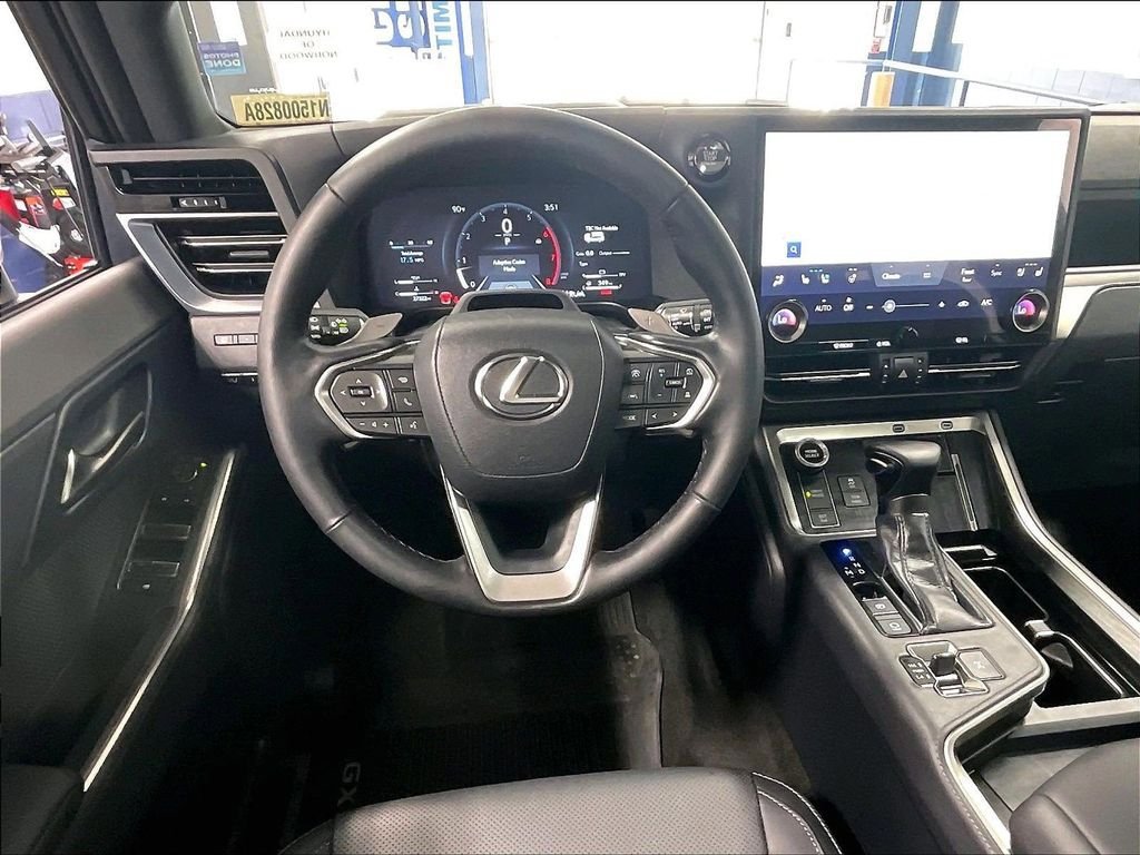 Used 2024 Lexus GX 550 w/ Accessory Package (2T) AWD/4WD image 18
