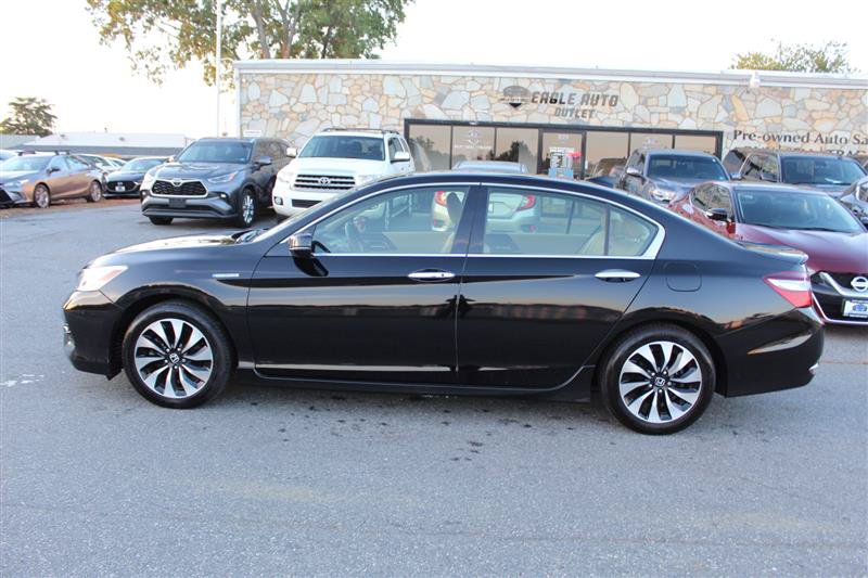 Used 2017 Honda Accord Touring image 4