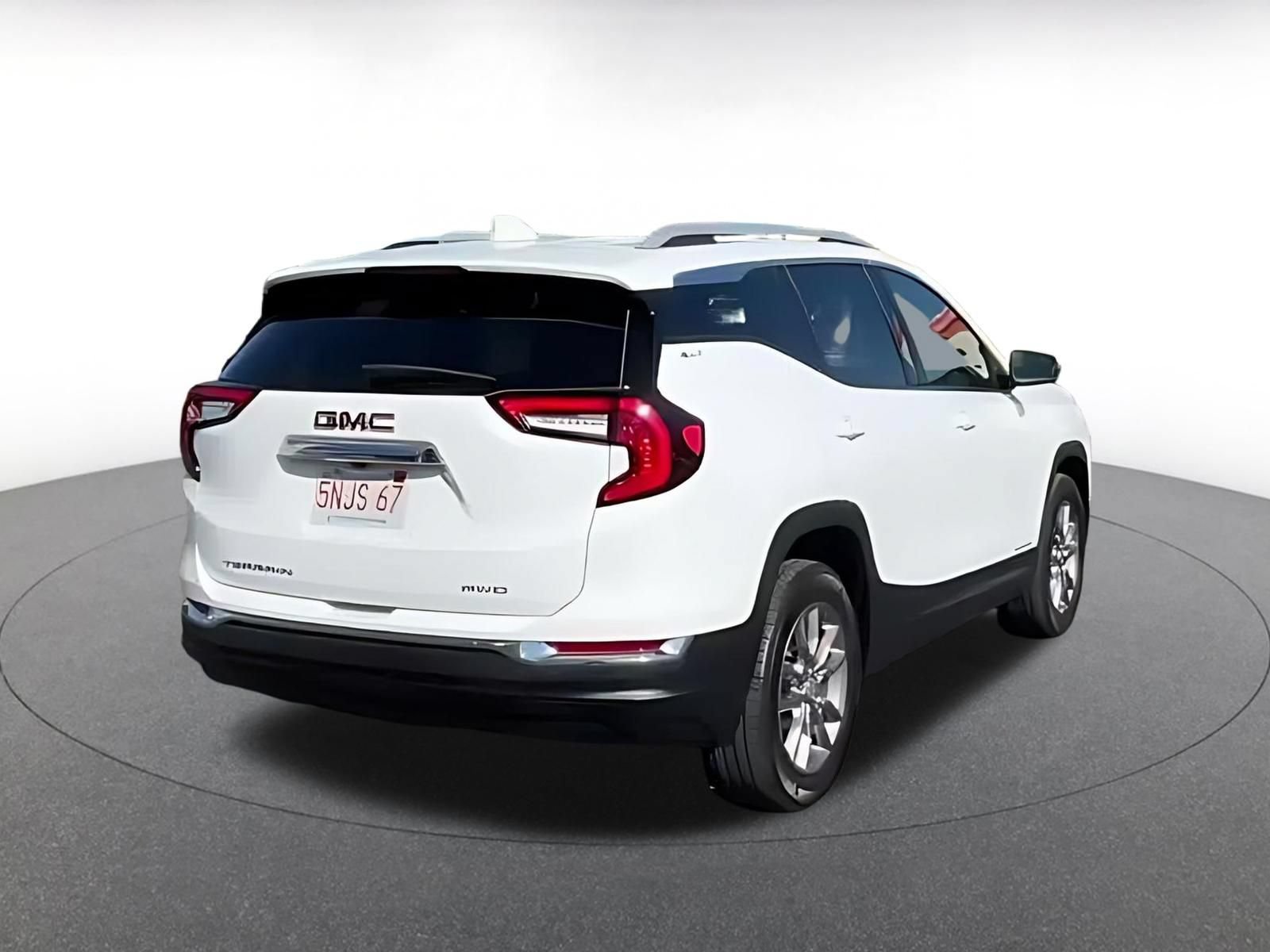 Used 2024 GMC Terrain SLT AWD/4WD image 14