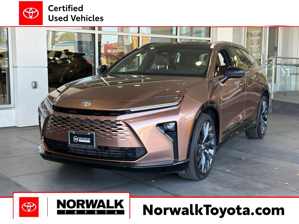 Certified 2025 Toyota Crown Signia AWD/4WD image 1