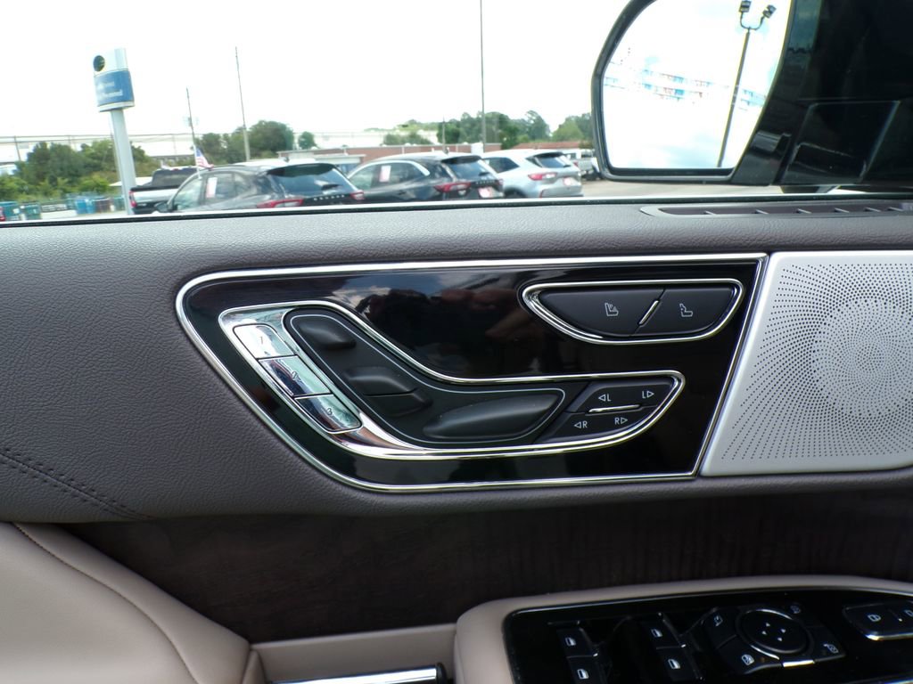 Used 2024 Lincoln Navigator L Reserve image 11