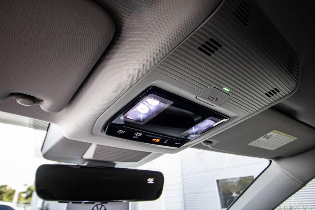 Certified 2025 Volkswagen Tiguan SE image 35