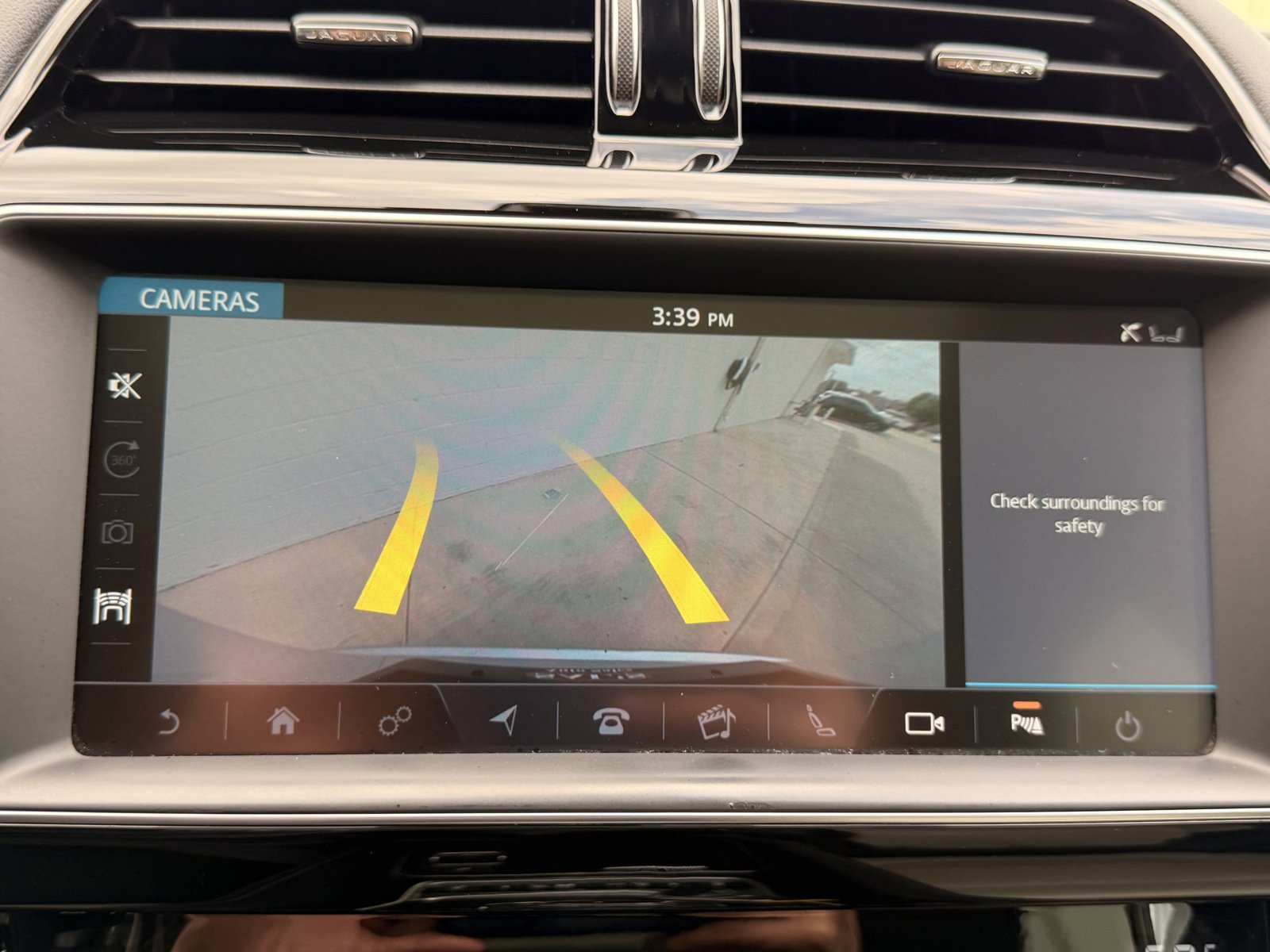 Used 2019 Jaguar F-PACE R-Sport image 33