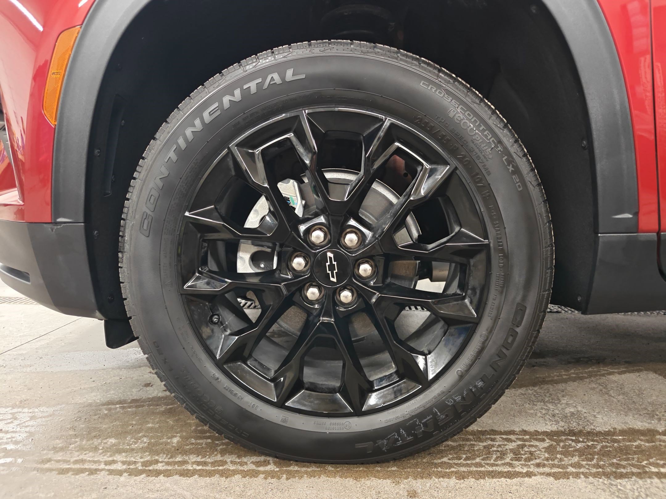 Used 2025 Chevrolet Traverse LT w/ Midnight/Sport Edition image 11