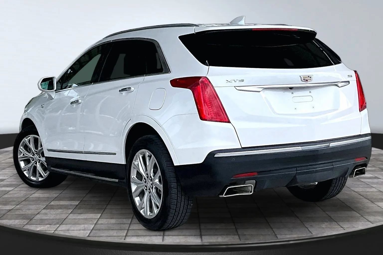 Used 2019 Cadillac XT5 Luxury FWD image 4