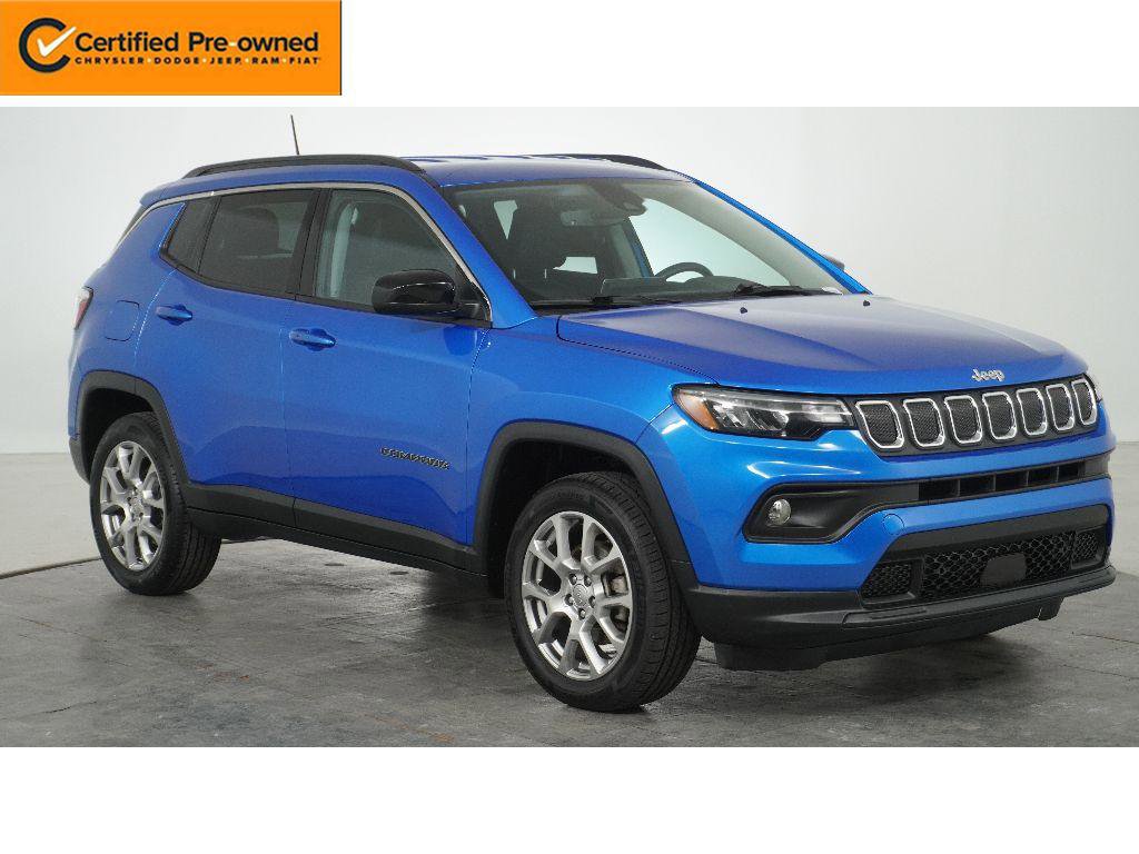 Used 2022 Jeep Compass Latitude image 1