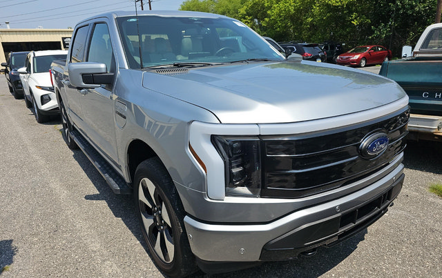 Used 2023 Ford F150 Lightning Platinum AWD/4WD image 11