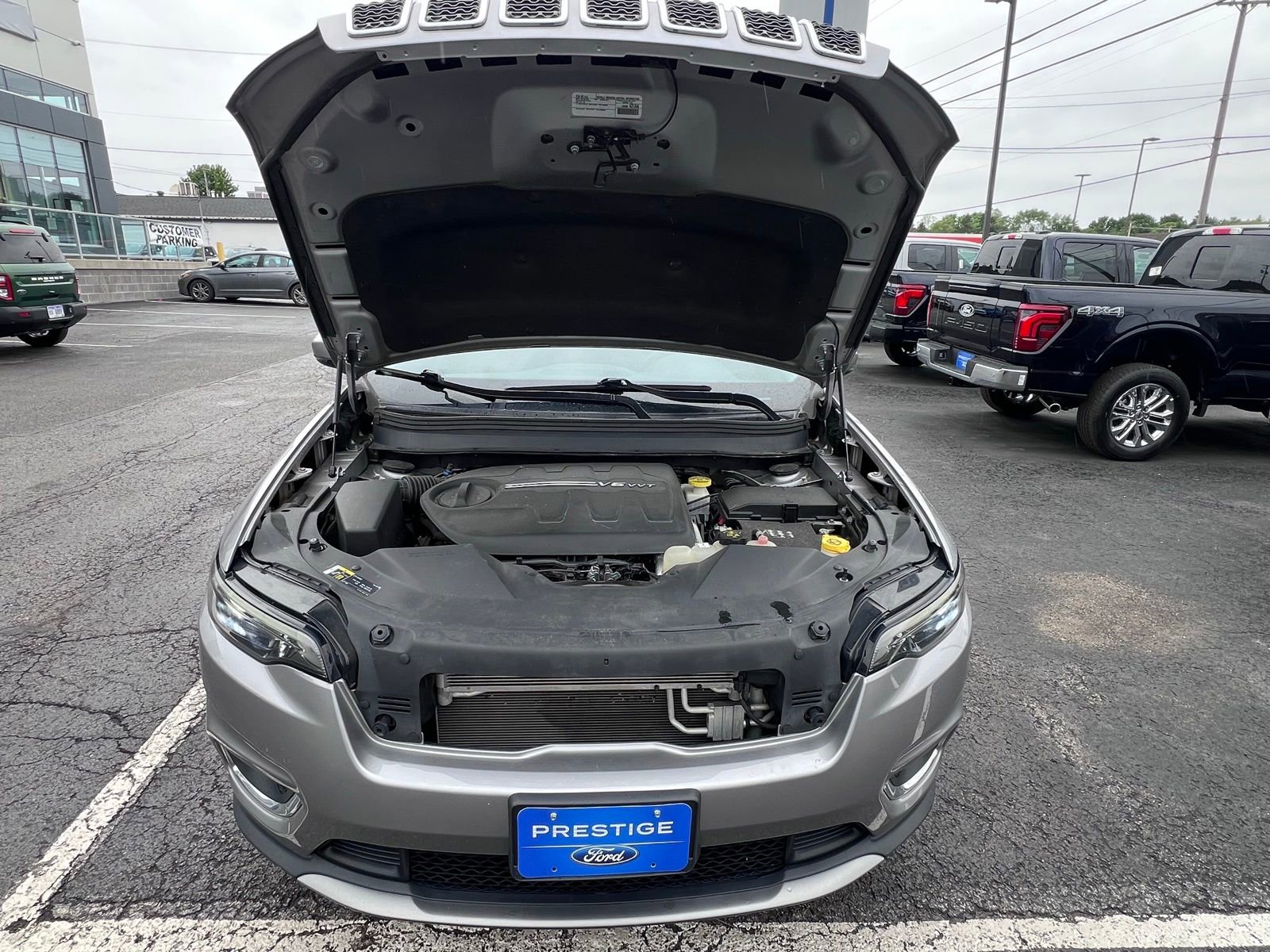 Used 2019 Jeep Cherokee Limited AWD/4WD image 4