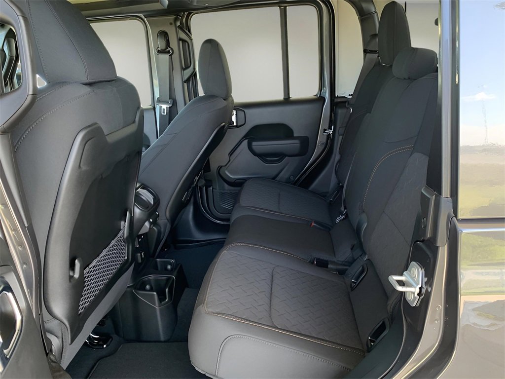 New 2025 Jeep Gladiator Mojave w/ Convenience Group image 34