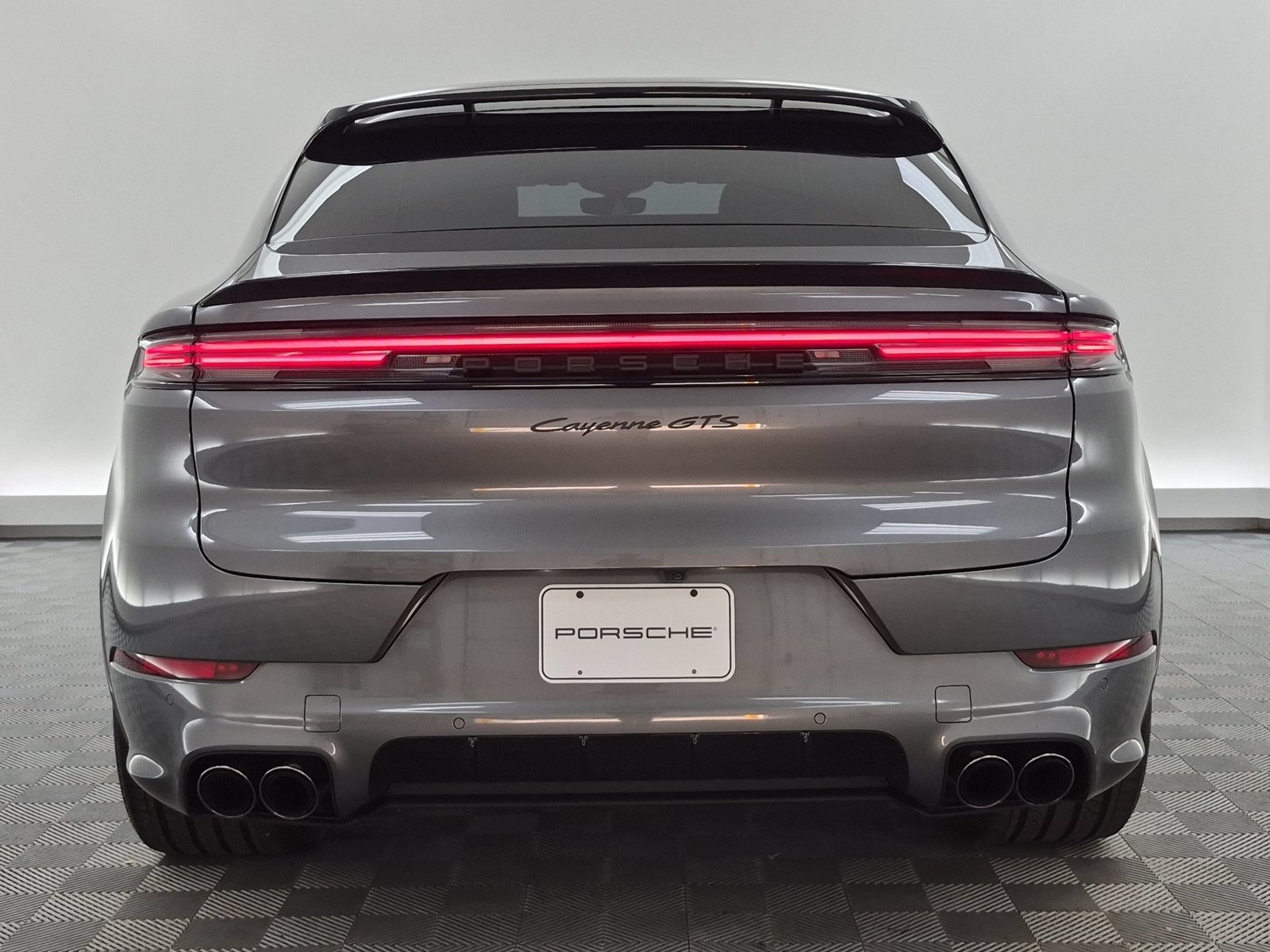 Used 2025 Porsche Cayenne GTS AWD/4WD image 11