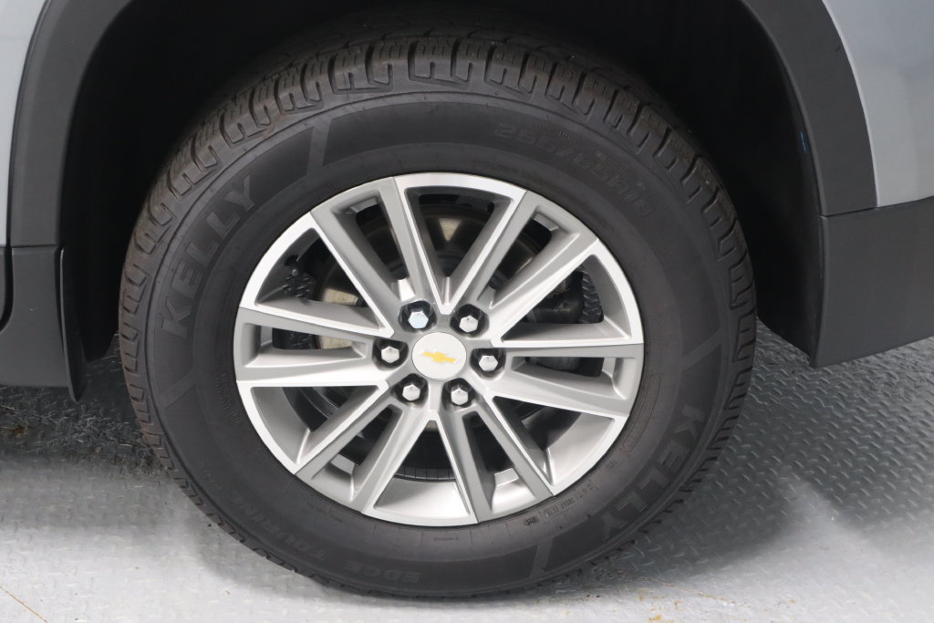Used 2023 Chevrolet Traverse LT FWD image 13