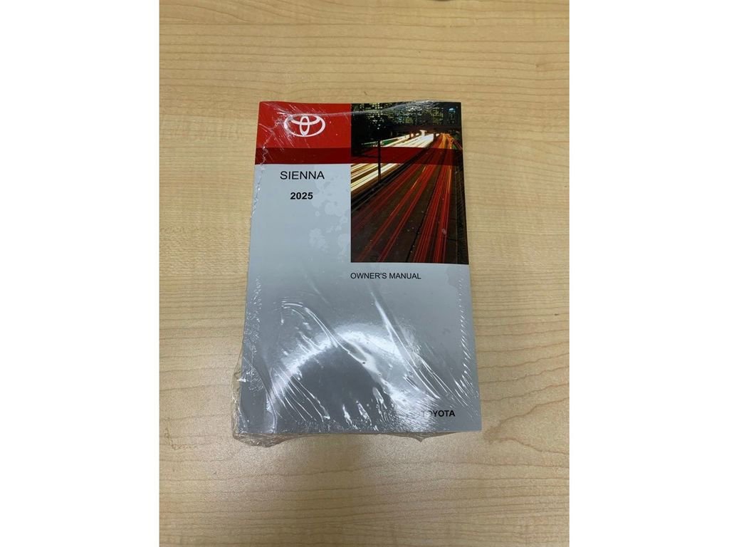 Used 2025 Toyota Sienna XLE Woodland Edition image 33