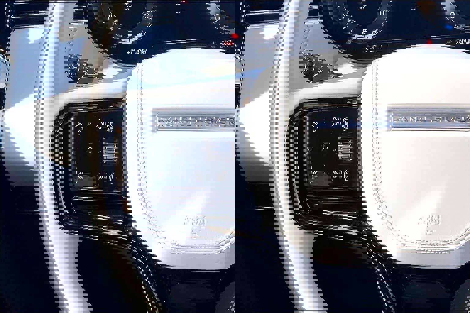 Used 2024 Land Rover Range Rover Sport Dynamic SE image 23