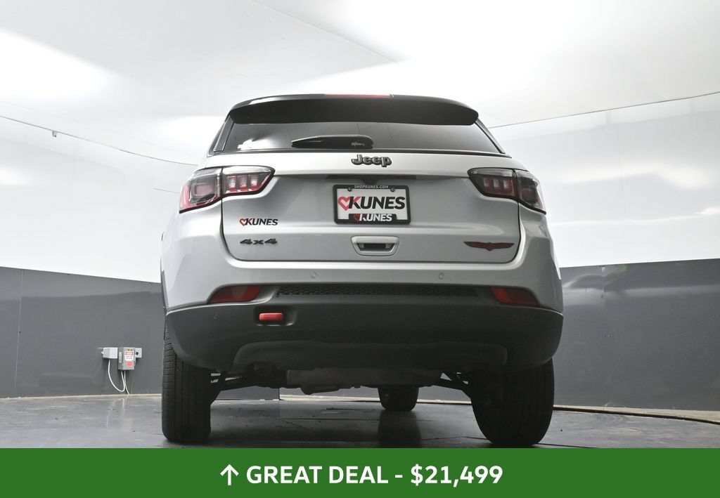 Used 2025 Jeep Compass Trailhawk AWD/4WD image 59