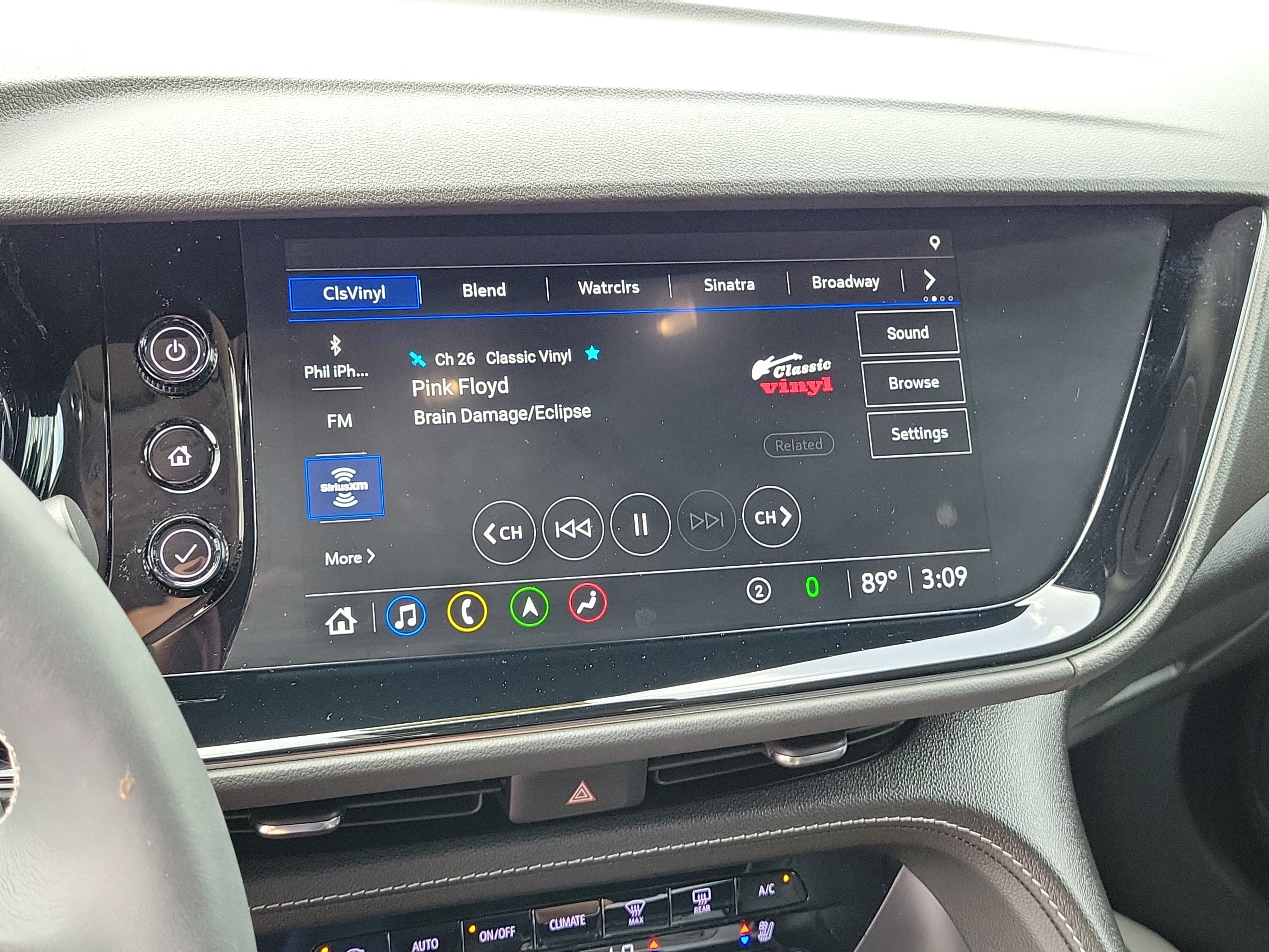 Used 2022 Buick Envision Avenir w/ Technology Package II FWD image 26