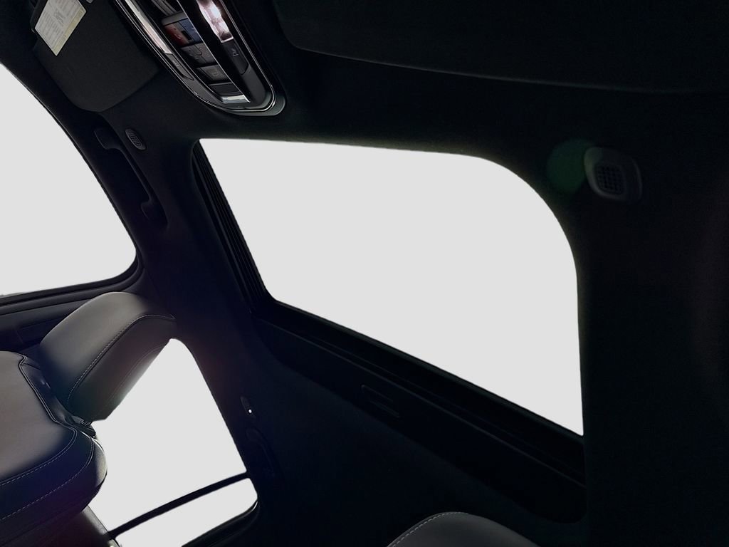 New 2025 Jeep Grand Cherokee Altitude image 20