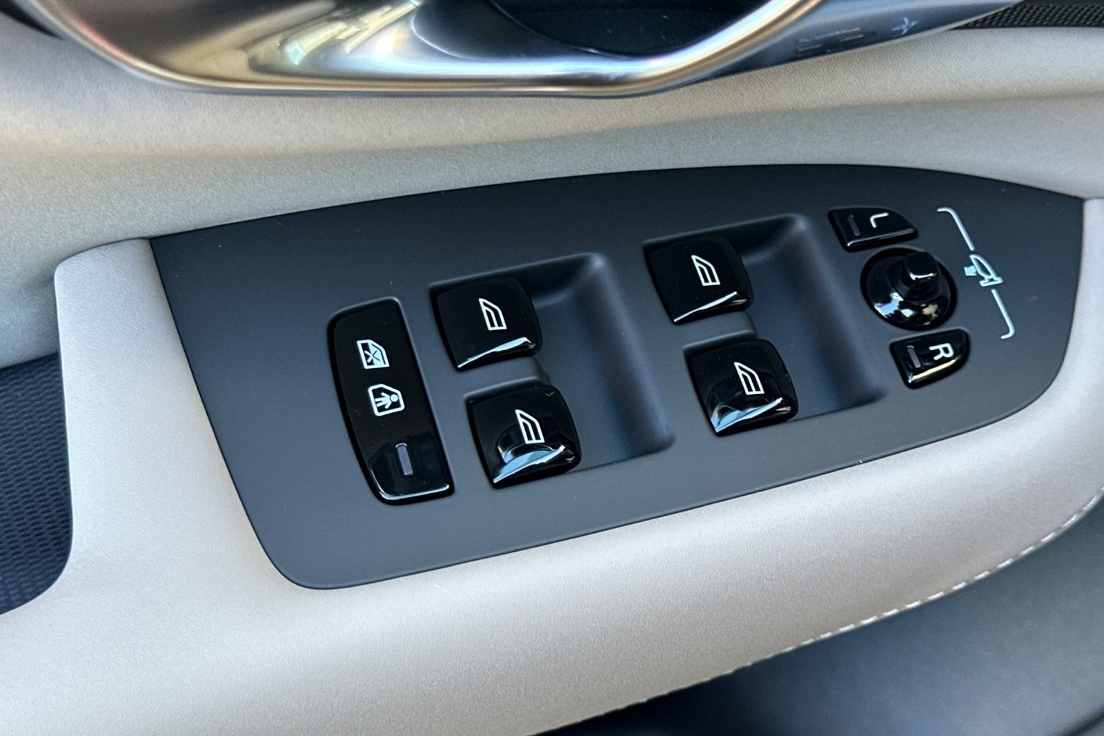 New 2026 Volvo XC90 T8 Plus image 15