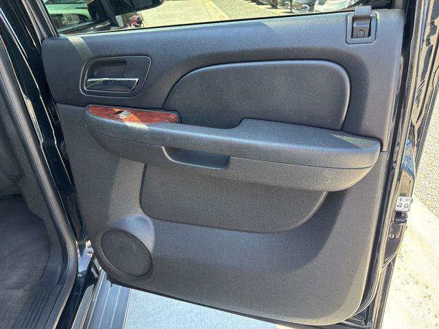 Used 2014 Chevrolet Suburban LS image 34