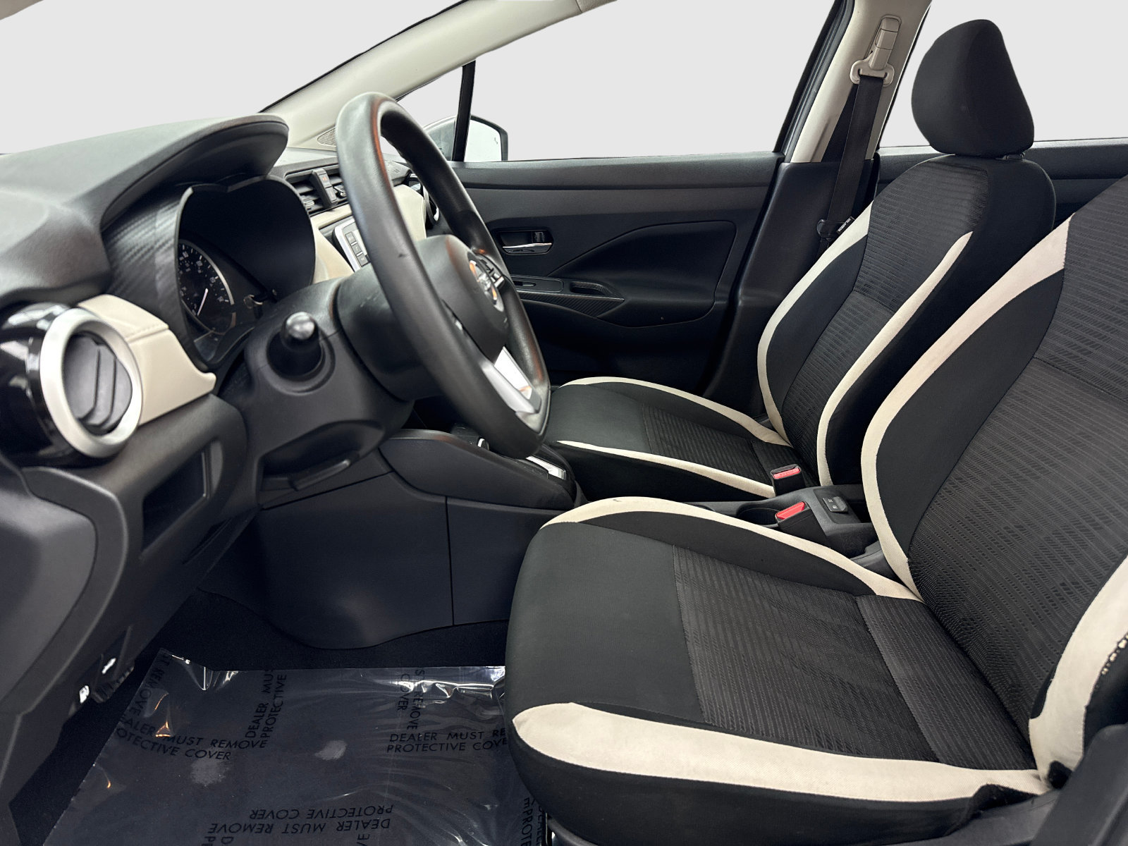 Used 2021 Nissan Versa SV FWD image 17